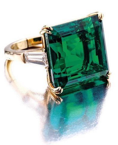 Stunning Emerald Ring