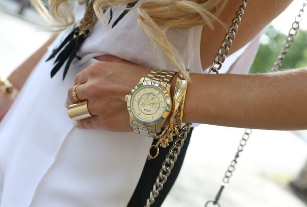 Gold chain silver on sale watch