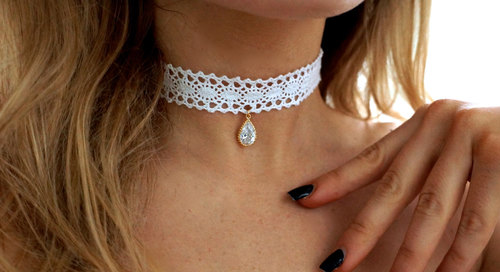 white choker lace