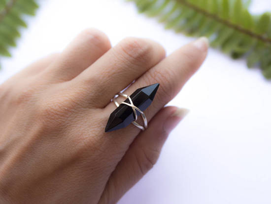 Meaning and properties of a black onyx rings