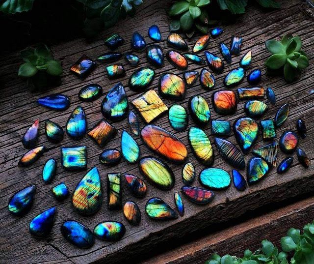 Labradorite stones