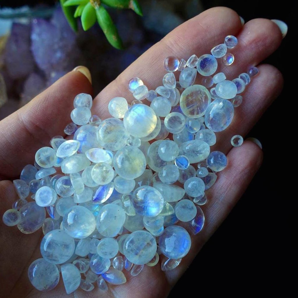 moonstone-meaning-healing-properties-jewelry-jewelryjealousy