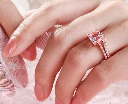 Jeulia Cushion Cut Synthetic Morganite Ring Set