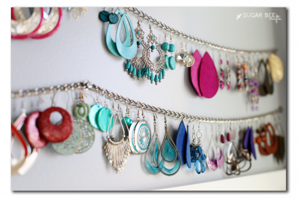 chain jewelry display