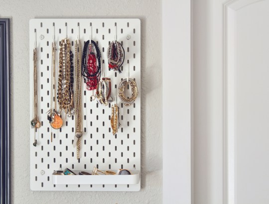 pegboard jewelry storager idea