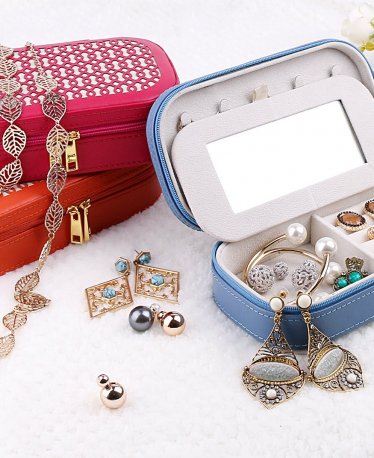 10 Travel Jewelry Cases to Keep Your Jewelry Organized and Secure