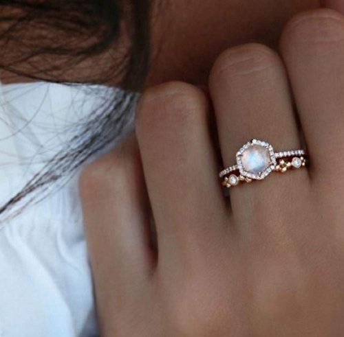 Finemall Faux Moonstone Finger Ring Hand