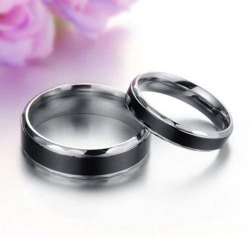 Jeulia Cool Black Titanium Steel Couple Rings 2