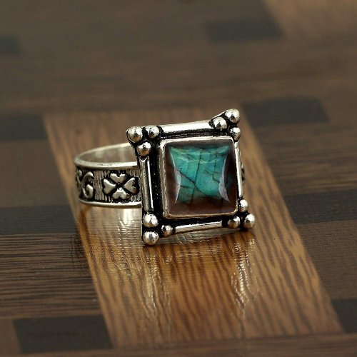 Natural Labradorite Ring Model