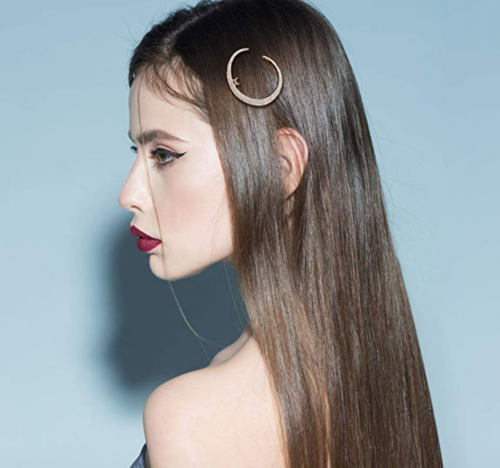 CINRA Hair Barrettes Hair Clips on Model