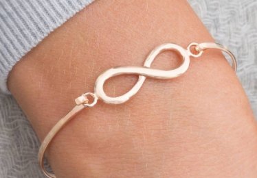10 Infinity Bracelets to Gift Your Loved One