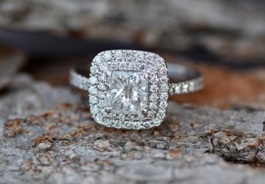 10 Square Engagement Rings That Will Bedazzle You (for Less Than $100)