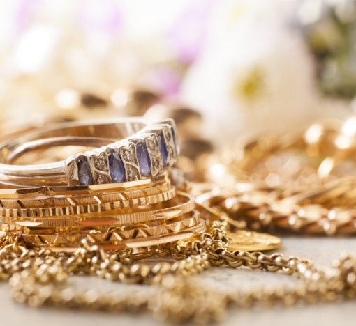 Does Gold Tarnish? Bonus: How to Clean Gold!