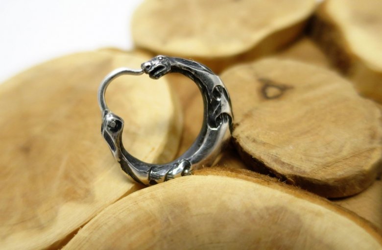 Hoop Earrings for Men: A Selection of 10 Best Ones Picked by Our Team