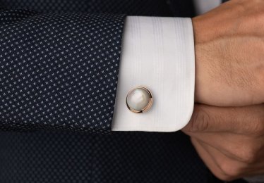 How To Put On Cufflinks: No Fuss Guide!