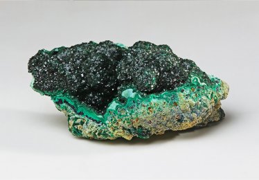 Malachite Stone, Meaning & Beautiful Jewelry Pieces