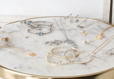 Minimalist Jewelry: Our Favorite Delicate Pieces!