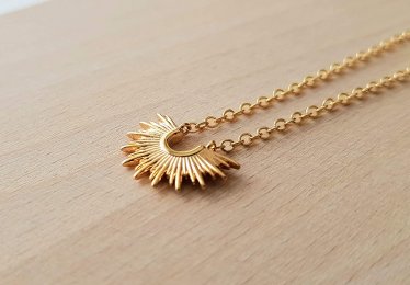 8 Sun Necklaces Perfect for This Summer!