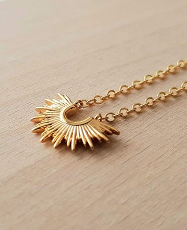 8 Sun Necklaces Perfect for This Summer!